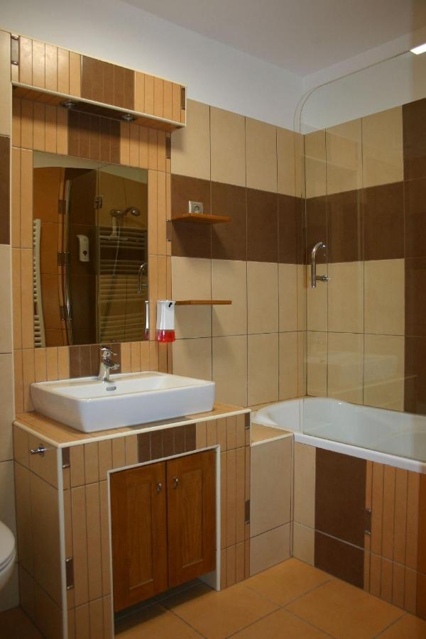 Enjoy 110Qm Apartment Im Historischen Zentrum Sopron Exterior foto