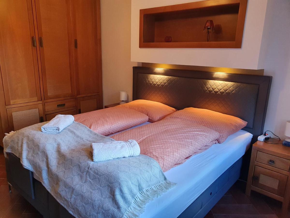 Enjoy 110Qm Apartment Im Historischen Zentrum Sopron Exterior foto