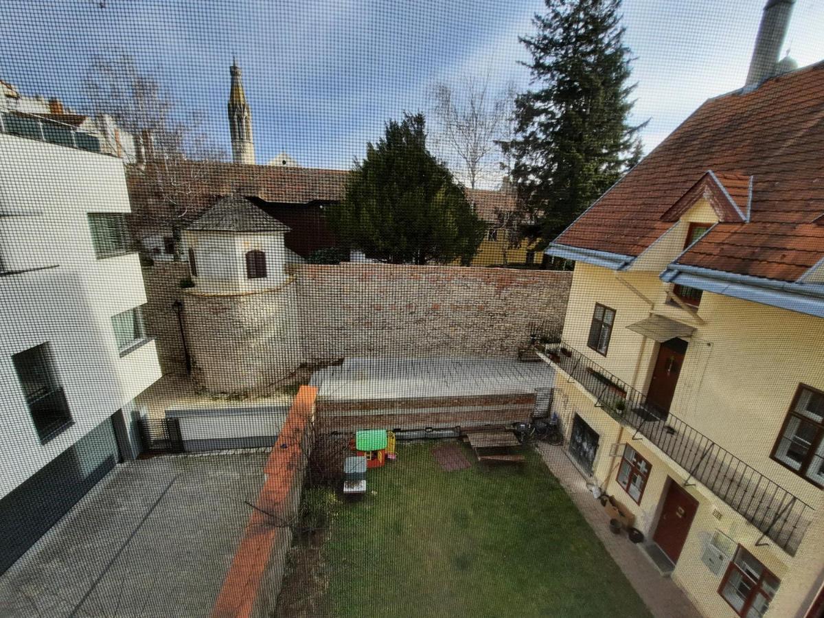 Enjoy 110Qm Apartment Im Historischen Zentrum Sopron Exterior foto